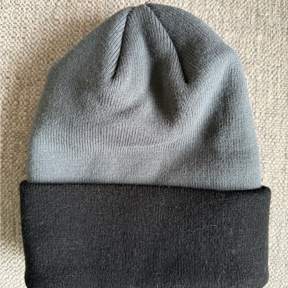 Carhartt Two-Tone Beanie with Logo Patch - Picture 2 of 4